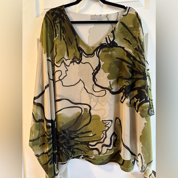 Laura plus poncho top - Picture 8 of 9